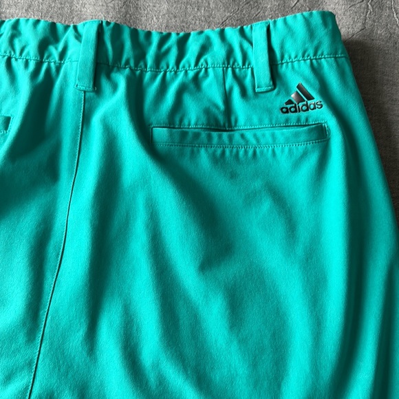 Men’s adidas green golf shorts. Size 35 - Picture 3 of 6